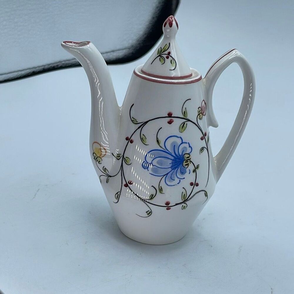 Vintage hand-painted Anfora Agueda Portugal creamer.